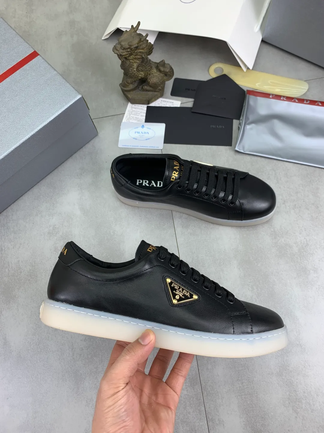 Men's shoes 💰P540💰【New model】The hot model is on the official website, 🆘 The trendy brand (Prada) mainly promotes the hot model, the avant-garde and versatile fashion men's shoes are privately modeled, the cowhide surface is spliced 1:1.. The fashion is simple, the original imported cowhide lining and the cowhide feet; the atmosphere and personality are more fashionable, eye-catching and pursuing class. It will subvert the old idea and be a must-have for fashion trendsetters with you! Must keep it for yourself! Tall and comfortable, large and low, high-end quality workmanship. Size: 38-45; 3️⃣colors available.